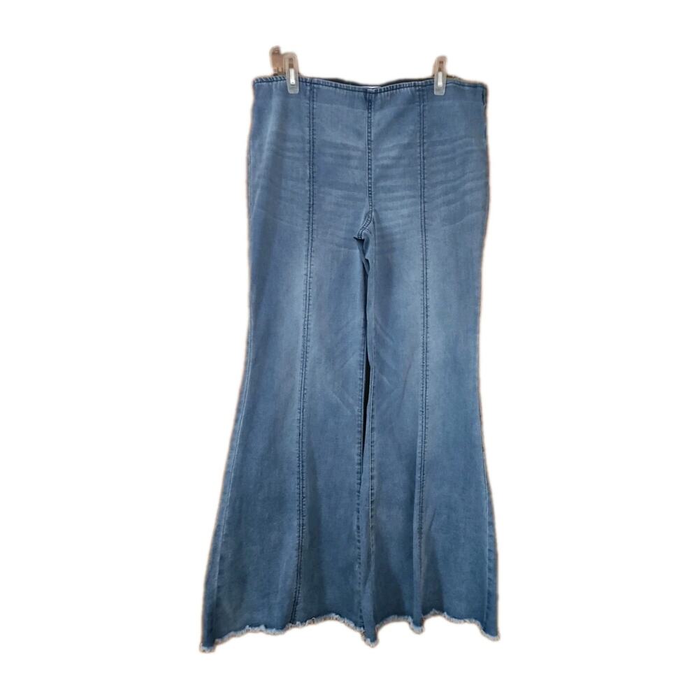 Tinseltown Jeans Juniors Sz Lt Blue Flared Hem Frayed Distressed